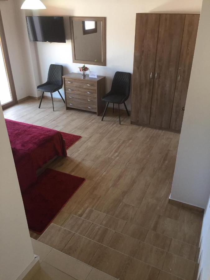 Love Holiday Suite 1 Tris Elies Εξωτερικό φωτογραφία