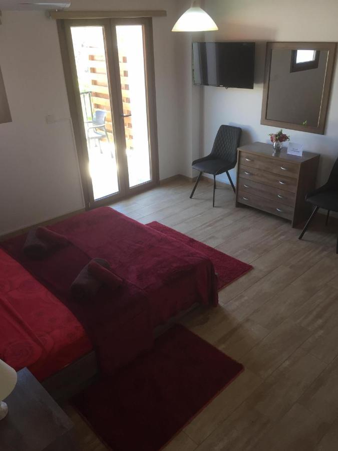 Love Holiday Suite 1 Tris Elies Εξωτερικό φωτογραφία