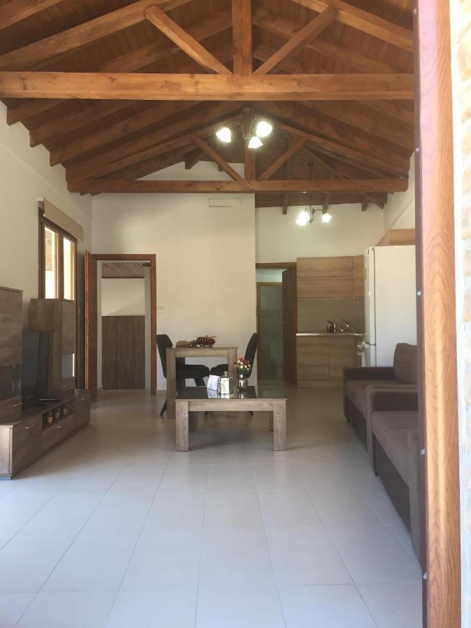Love Holiday Suite 1 Tris Elies Εξωτερικό φωτογραφία