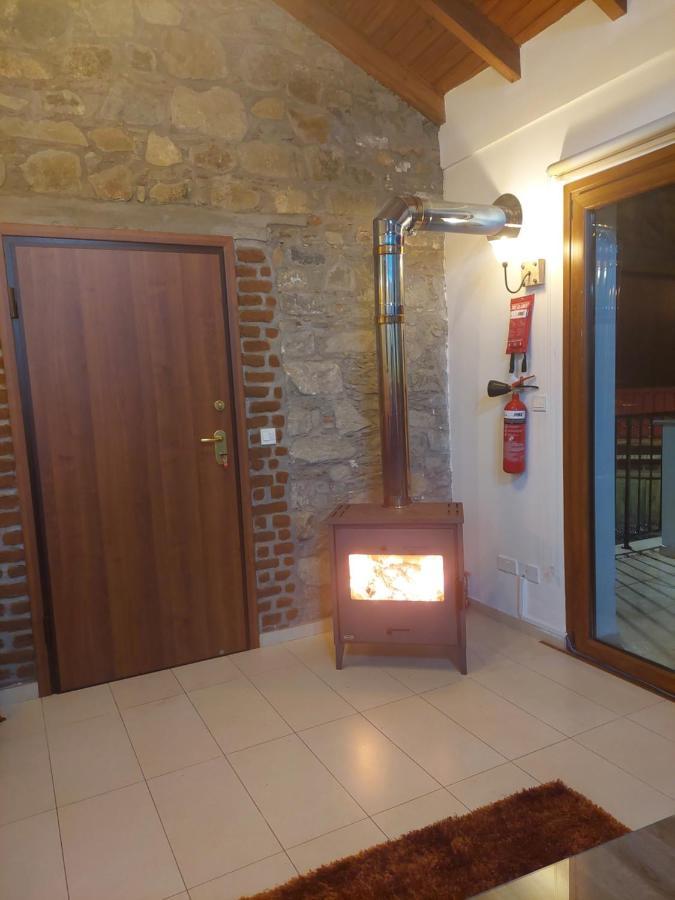 Love Holiday Suite 1 Tris Elies Εξωτερικό φωτογραφία