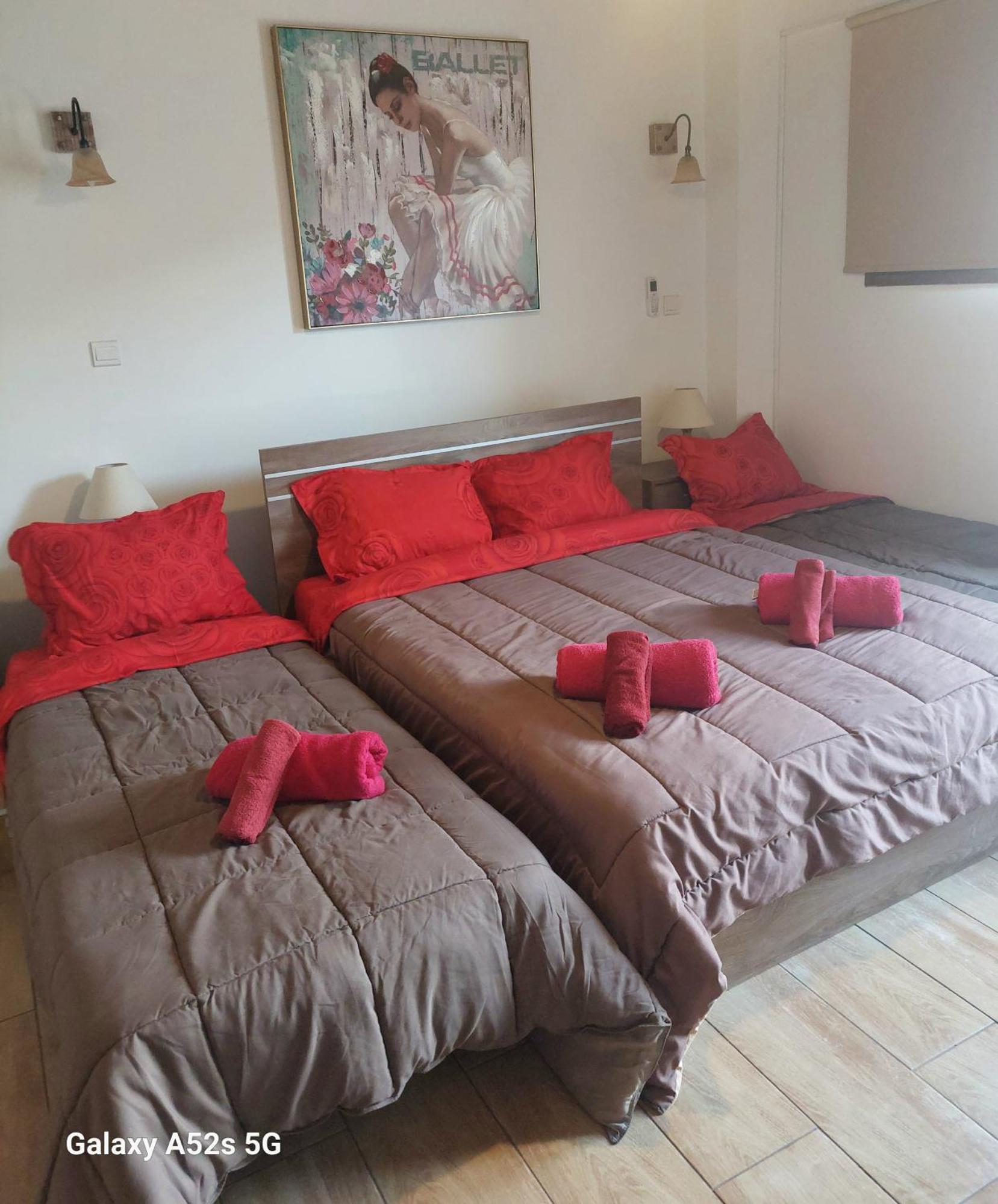 Love Holiday Suite 1 Tris Elies Εξωτερικό φωτογραφία