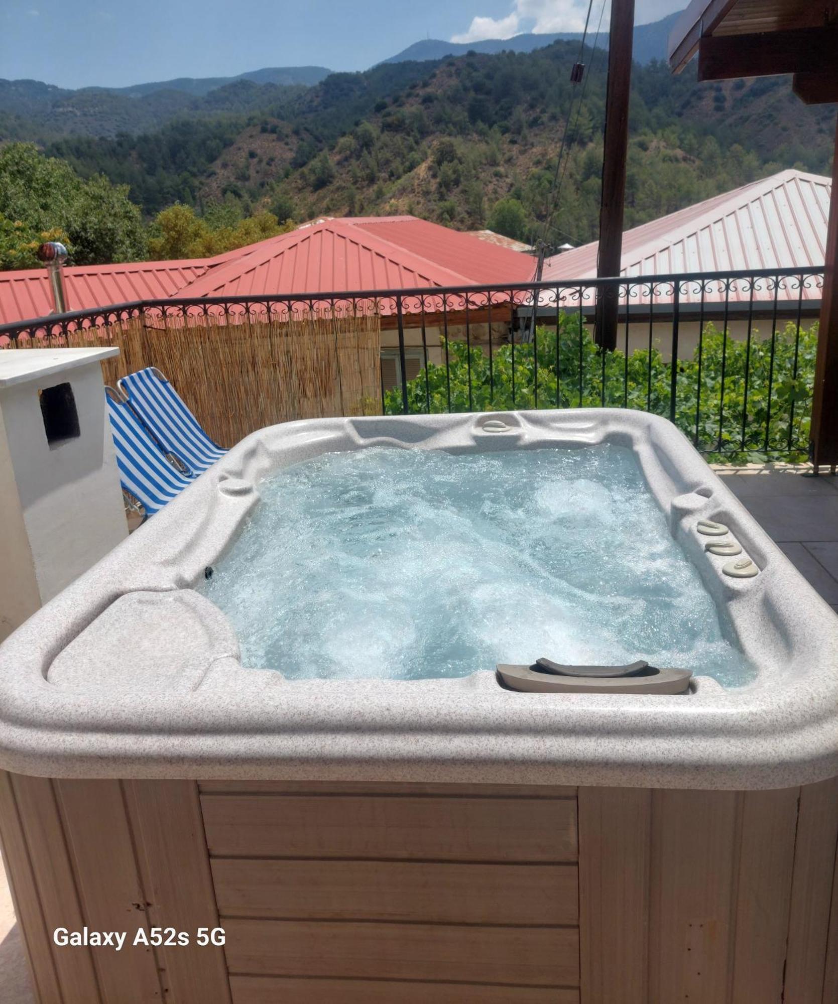 Love Holiday Suite 1 Tris Elies Εξωτερικό φωτογραφία